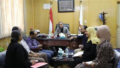 نائب محافظ الوادي الجديد تعقد اجتماعًا مع لجنة المبادرة الوطنية للمشروعات الخضراء