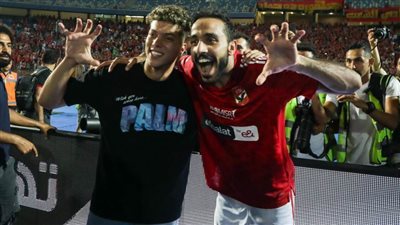 كهربا وإمام عاشور يحتفلان بتتويج الأهلي بالدوري الـ43