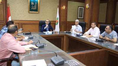 نائب محافظ سوهاج يعقد اجتماع مع مديري إدارات الأزمات بالوحدات المحلية