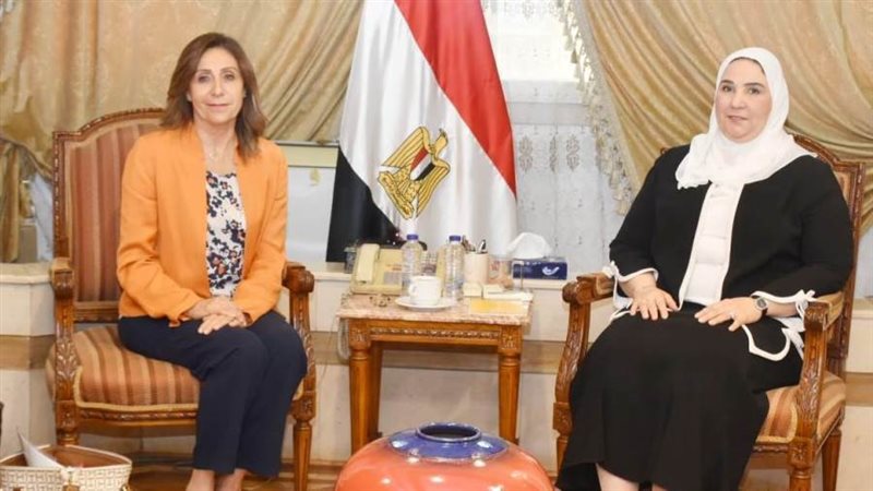 وزيرة الثقافة تلتقي