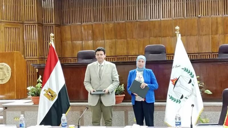 جانب من توقيع البروتوكول