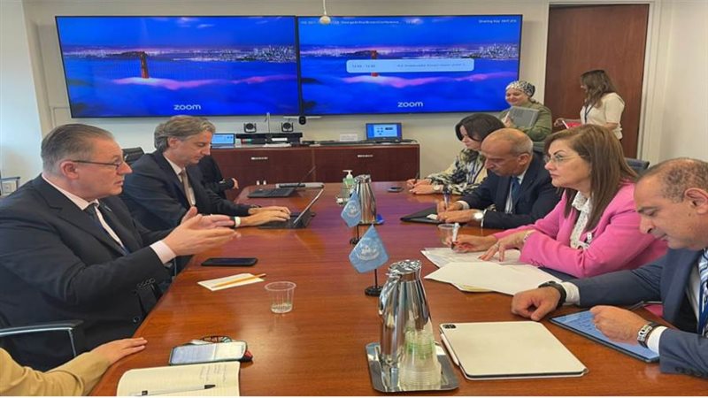 وزيرة التخطيط على