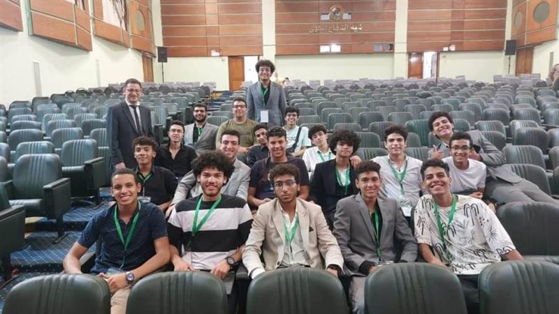 الطلاب الفائزين