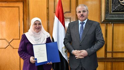 تكليف الدكتورة سهير أبو عيشة للقيام بالعمل أميناً عاماً لجامعة قناة السويس