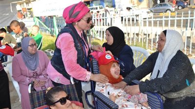 مستقبل وطن بالإسكندرية ينظم زيارة لأطفال قادرون باختلاف إلى شاطئ ذوي الهمم بالمندرة