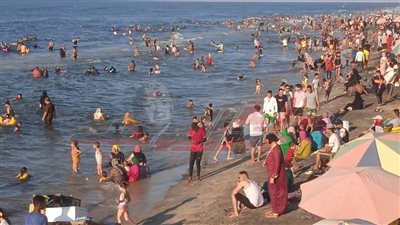 استمرار توافد المواطنين للاستمتاع بشواطئ مصيف بلطيم وتوفير جميع الخدمات