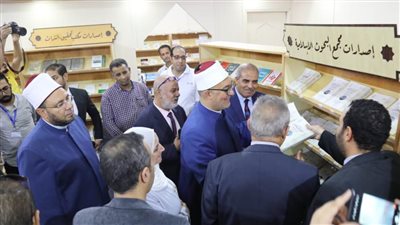 «البحوث الإسلامية» ورئيس جامعة الأزهر السابق يتفقدان جناح الأزهر بمعرض الإسكندرية الدولي للكتاب