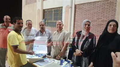 محافظ كفر الشيخ يشيد بتنوع المعسكرات الشاطئية للطلاب 