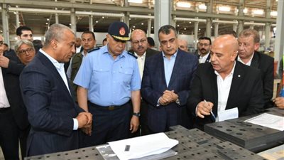 وزير الانتاج الحربي وقائد القيادة الاستراتيجية يتفقدان 