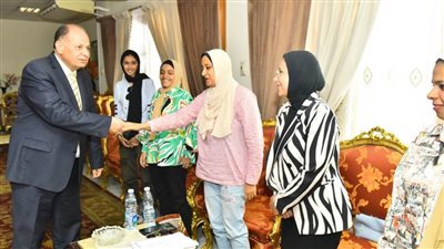 محافظ أسيوط يلتقي فتيات دار الصفا لرعاية الفتيات ويعلن دعمه الكامل لدور الرعاية بالمحافظة