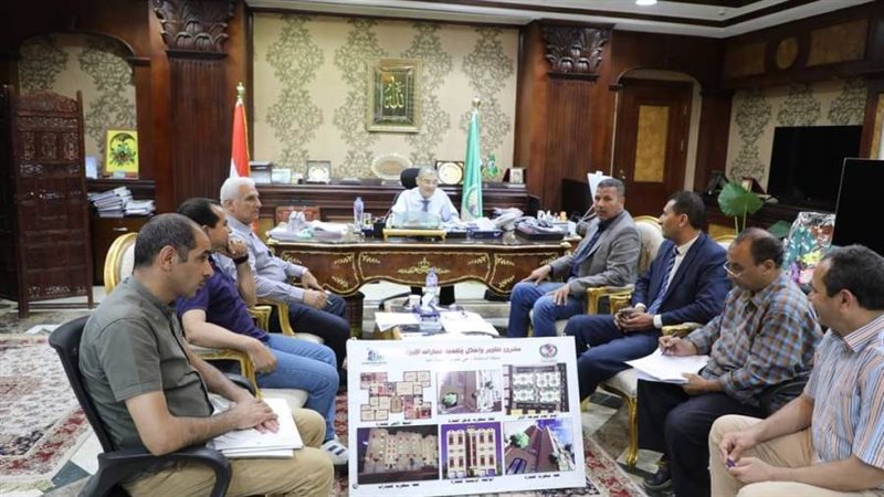 محافظ المنيا خلال