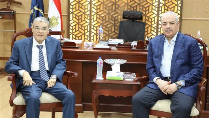 محافظ المنيا ومدير