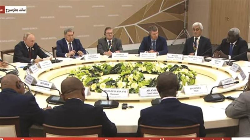 بدء أعمال القمة الثانية