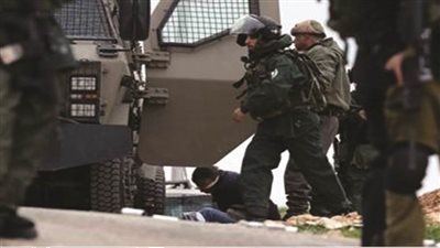 الاحتلال يعتقل 4 فلسطينيين من الخليل وجنين ويقتحم مدرسة ويحطم بعض محتوياتها بنابلس
