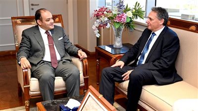 وزير التجارة: هناك فرص متميزة لشركات السيارات العالمية لتوطين صناعة السيارات الكهربائية في مصر