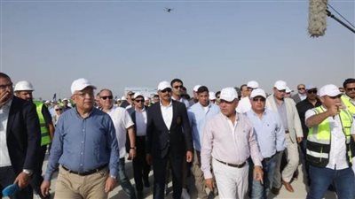 وزير النقل يشهد تسليم أولى محطات مشروع تطوير ميناء السخنة لأكبر مشغل محطات حاويات على مستوى العالم 