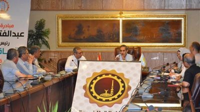 محافظ الغربية يناقش خطة الرصف للعام الجديد 