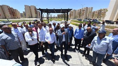 وزير الإسكان يتفقد وحدات 