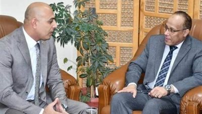 نائب رئيس جامعة قناة السويس يبحث سبل دمج طلاب الجامعة بفاعليات مبادرة 