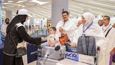 وصول أولى رحلات ضيوف الرحمن القادمين لأداء العمرة عبر مطار الملك عبدالعزيز الدولي