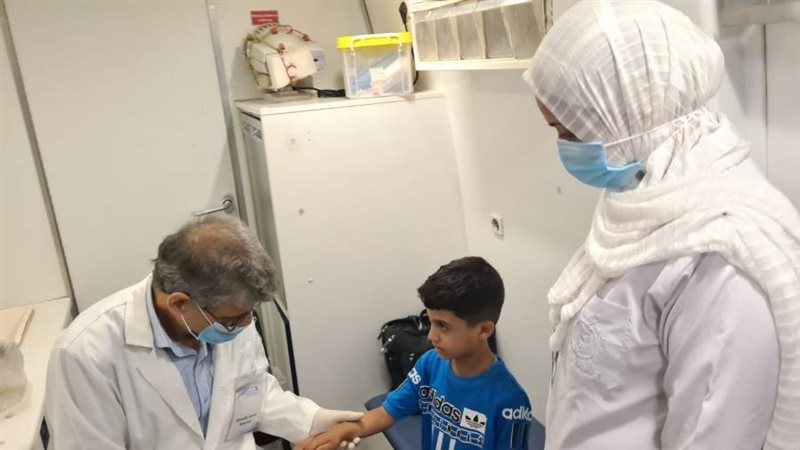 الكشف على 1895 مواطن