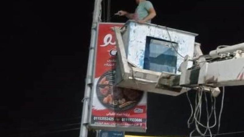 فصل الإعلانات المضيئة