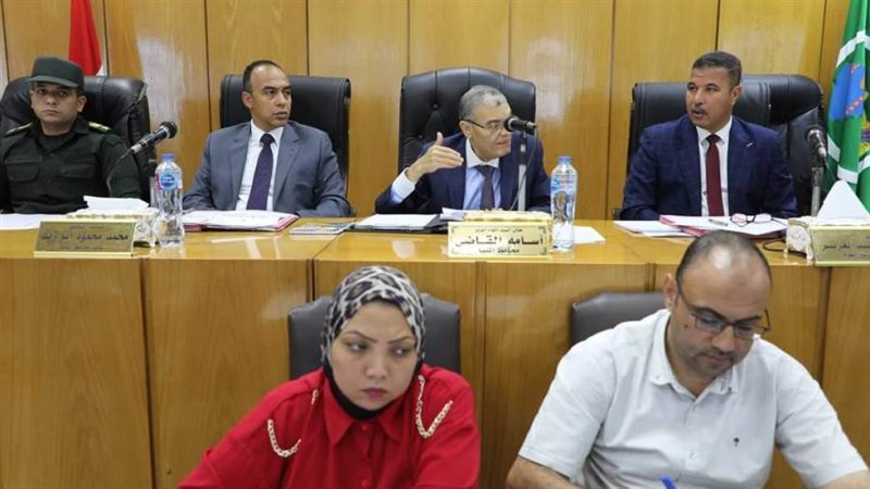 محافظ المنيا خلال