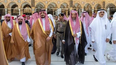 نائب أمير منطقة مكة المكرمة يتشرف بغسل الكعبة المشرفة