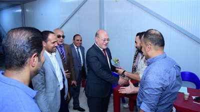 القائم بعمل رئيس جامعة سوهاج يتفقد اختبارات القدرات بكلية التربية الرياضية