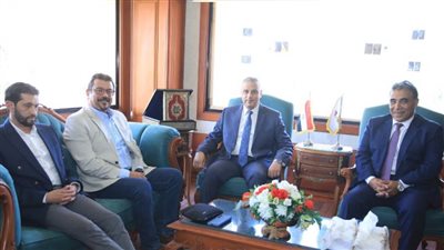 محافظ سوهاج يستقبل وفد اللجنة العلمية لدعم صحة المرأة المصرية