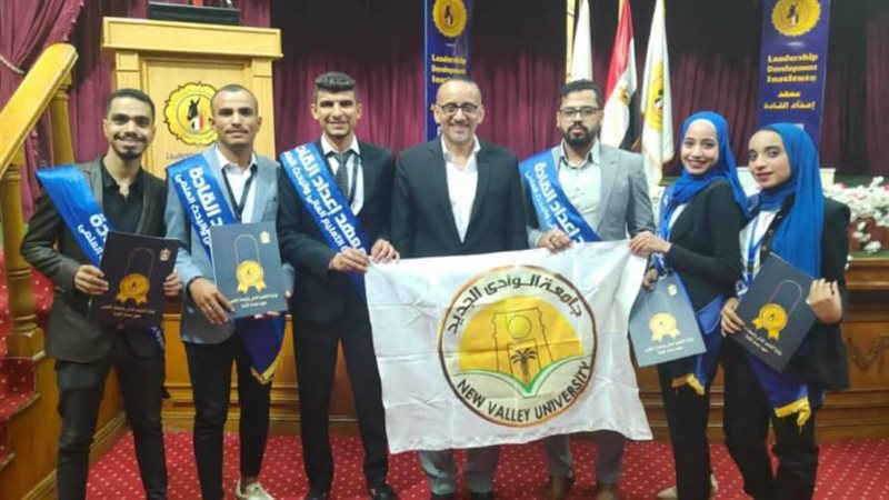 وفد كلية الآداب يشارك