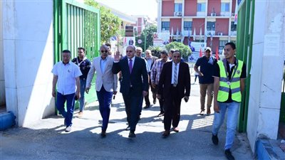 القائم بعمل رئيس جامعة سوهاج يتفقد أعمال التنسيق الإلكتروني