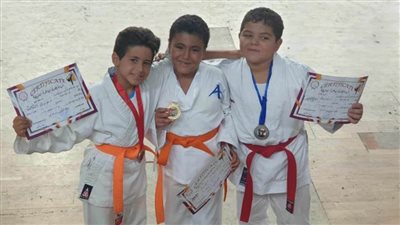 30 ميدالية لأبطال كاراتيه نادي رويال في بطولة القاهرة