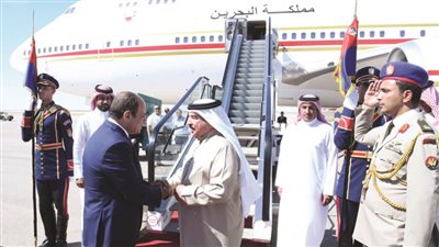الرئيس السيسي يودع عاهل مملكة البحرين لدى مغادرته مدينة العلمين الجديدة