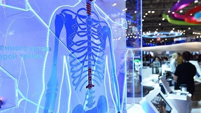 علماء يطورون 