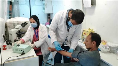 11 ألف مواطن يتلقون الخدمات الطبية في 7 قوافل علاجية مجانية بقرى المنيا