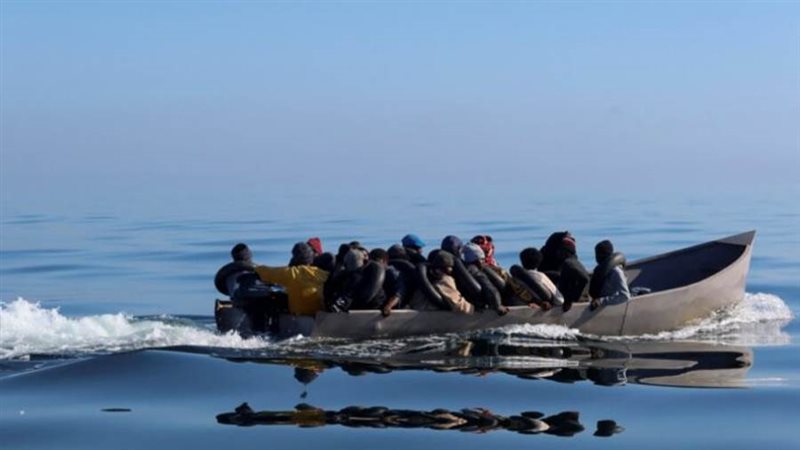 مهاجرون يبحرون على