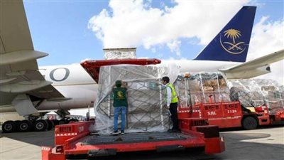 مغادرة طائرة إغاثية ضمن الجسر الجوي السعودي لمساعدة ضحايا الزلزال في تركيا