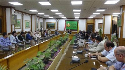 للارتقاء بجودة الخدمات بالمستشفيات الجامعية.. رئيس جامعة المنيا يجتمع بالمديرين الجدد ونوابهم 