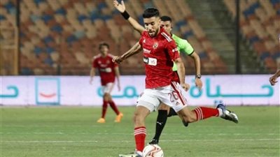 ما بين الاستمرار والرحيل.. تعرّف على مصير القندوسي مع الأهلي