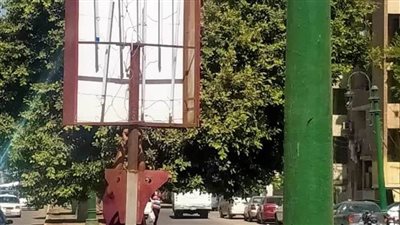 حملات تفتيشية لإزالة الإعلانات المخالفة وخفض الإنارة العامة بالميادين الرئيسية بالمنيا