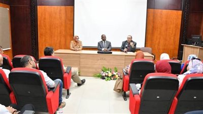 دورة لإعداد المعلم الجامعي للمدرسين المساعدين والمعيدين بجامعة الوادي الجديد 