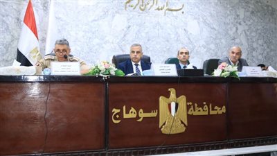 محافظ سوهاج يترأس الاجتماع الدوري لمناقشة مشروعات المبادرة الرئاسية لتطوير الريف المصري 