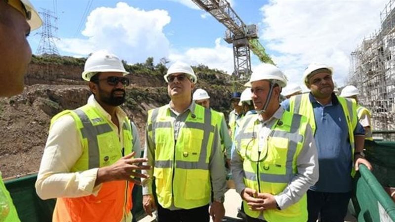 وزير الإسكان يتفقد