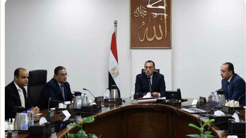 رئيس الوزراء يشهد