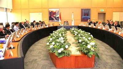 وزير الطيران يعقد اجتماعا موسعا مع اللجنة الأمنية العليا لاستعراض الخطط والتدابير الأمنية بالمطارات المصرية