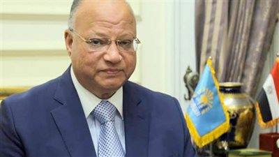 محافظ القاهرة يكرم 9 طلاب من أوائل الثانوية العامة ويمنحهم شهادات تقدير وهدايا عينية