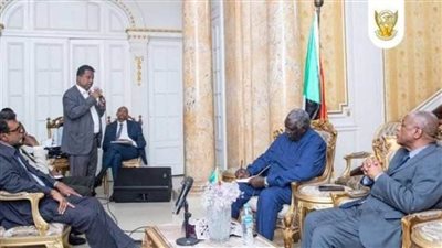 نائب رئيس مجلس السيادة يبحث مع الصحفيين السودانيين بالقاهرة القضايا الوطنية 