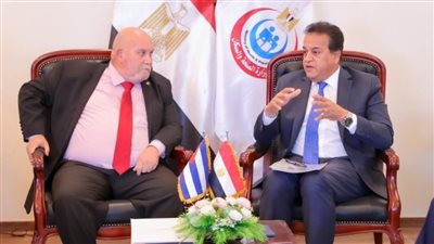 وزير الصحة والسفير الكوبي يبحثان سبل تعزيز التعاون بين الدولتين