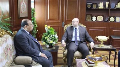 محافظ بني سويف يلتقي رئيس الجمعية المركزية المصرية لتنظيم الأسرة 